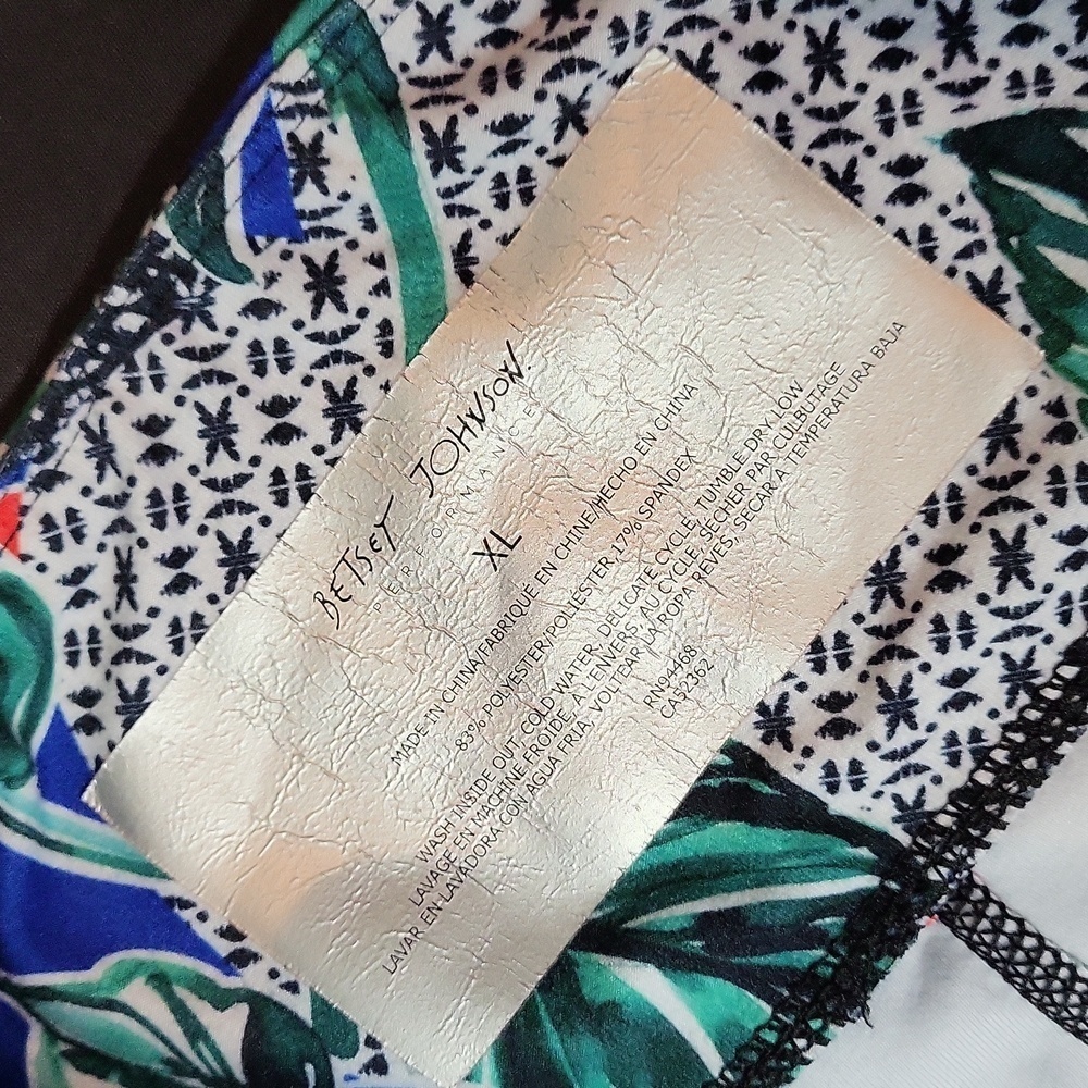Betsey Johnson Floral Cropped Leggings - Picture 8 of 11